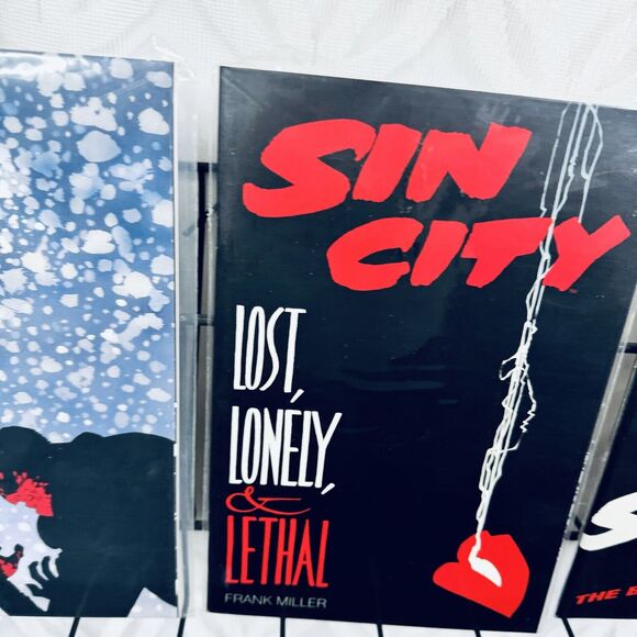 Frank Millers Sin City Lost Lonely & Lethal, Babe Who Wore Red, Silent Night Lot - Picture 3 of 6
